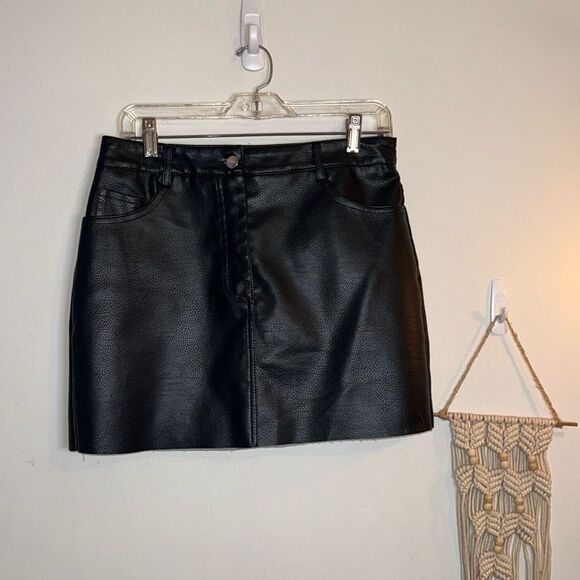 EUC Forever 21 Black Faux Leather Mini Skirt L - Picture 1 of 4